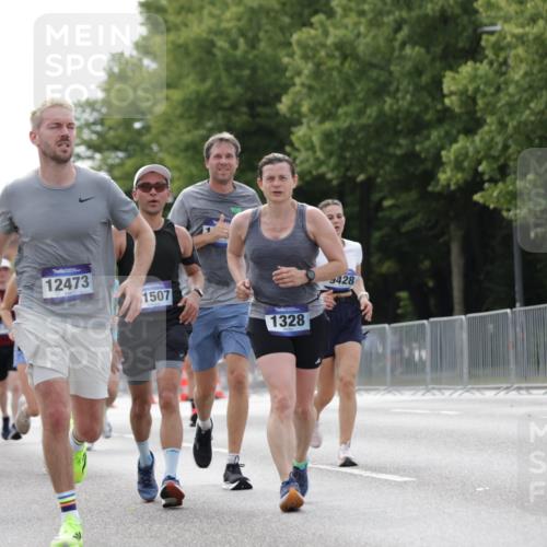 29.06.2025 - hella hamburg halbmarathon Jannik Wohlers http://msf.ph/oto/8147031 29.06.2025 10:11:20 Lombardsbrücke 1328, 1531, 1866, 1992, 3363, 4227, 5379, 5605, 7571, 8115, 8807, 8810, 9191, 9428, 10042, 10428, 11321, 11507, 12473, 13177, 13203, 13939, 13958, 14008, 14384, 15945, 17080, 17638, 17774, 17866, 18278 meine-sportfotos.de
