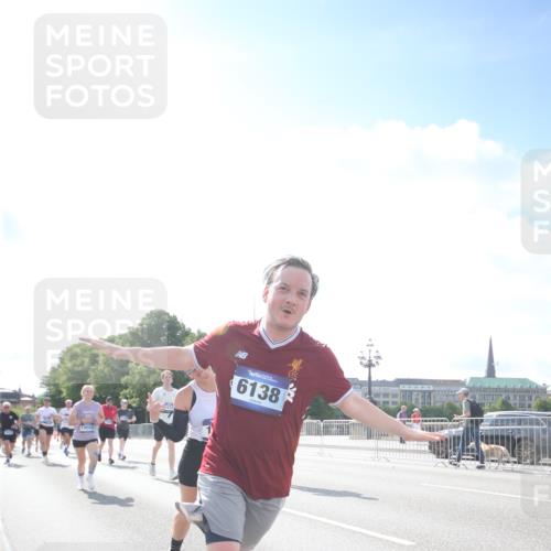 29.06.2025 - hella hamburg halbmarathon Jannik Wohlers http://msf.ph/oto/8147037 29.06.2025 10:00:17 Lombardsbrücke 1568, 1583, 1611, 2236, 2474, 2982, 3059, 3141, 3794, 3983, 4579, 4616, 4767, 4945, 5418, 5643, 6138, 6443, 6757, 8478, 8632, 9553, 9555, 9577, 10074, 10599, 10746, 11523, 11605, 11623, 12515, 12787, 13086, 13376, 13459, 13498, 13558, 14348, 14673, 15189, 15980, 16093, 16418, 16434, 17145, 17268, 17852, 18125, 18450, 18508, 18612, 18762, 18919 meine-sportfotos.de