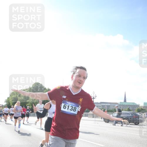 29.06.2025 - hella hamburg halbmarathon Jannik Wohlers http://msf.ph/oto/8147042 29.06.2025 10:00:17 Lombardsbrücke 1568, 1583, 1611, 2236, 2474, 2982, 3059, 3141, 3794, 3983, 4579, 4616, 4767, 4945, 5418, 5643, 6138, 6443, 6757, 8478, 8632, 9553, 9555, 9577, 10074, 10599, 10746, 11523, 11605, 11623, 12515, 12787, 13086, 13376, 13459, 13498, 13558, 14348, 14673, 15189, 15980, 16093, 16418, 16434, 17145, 17268, 17852, 18125, 18450, 18508, 18612, 18762, 18919 meine-sportfotos.de