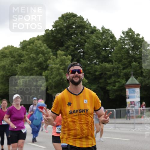 29.06.2025 - hella hamburg halbmarathon Jannik Wohlers http://msf.ph/oto/8147043 29.06.2025 10:48:07 Lombardsbrücke 1142, 1167, 1584, 2195, 2475, 2627, 2716, 2909, 3224, 3661, 5781, 6143, 7947, 7948, 8461, 8719, 8760, 8948, 9787, 10059, 10204, 12022, 12152, 12192, 12452, 13559, 13814, 13914, 15489, 15593, 15715, 16368, 16498, 16499, 16669, 16693, 16701, 16935, 17631, 17930, 18282, 18496, 18909, 18967, 19024, 19083, 19135 meine-sportfotos.de