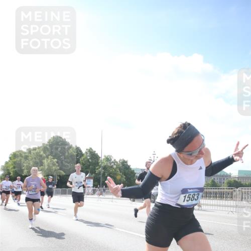29.06.2025 - hella hamburg halbmarathon Jannik Wohlers http://msf.ph/oto/8147048 29.06.2025 10:00:17 Lombardsbrücke 1568, 1583, 1611, 2236, 2474, 2982, 3059, 3141, 3794, 3983, 4579, 4616, 4767, 4945, 5418, 5643, 6138, 6443, 6757, 8478, 8632, 9553, 9555, 9577, 10074, 10599, 10746, 11523, 11605, 11623, 12515, 12787, 13086, 13376, 13459, 13498, 13558, 14348, 14673, 15189, 15980, 16093, 16418, 16434, 17145, 17268, 17852, 18125, 18450, 18508, 18612, 18762, 18919 meine-sportfotos.de