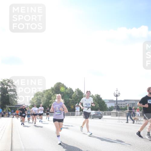29.06.2025 - hella hamburg halbmarathon Jannik Wohlers http://msf.ph/oto/8147050 29.06.2025 10:00:18 Lombardsbrücke 1568, 1583, 1611, 2236, 2474, 2982, 3059, 3141, 3794, 3983, 4579, 4616, 4767, 5418, 6138, 6443, 6714, 6757, 8478, 8632, 8923, 9124, 9553, 9555, 9577, 10074, 10599, 10746, 11523, 11605, 11623, 12515, 12787, 13086, 13376, 13498, 13558, 14348, 14673, 15189, 15980, 16093, 16418, 16434, 17087, 17145, 17268, 17852, 18125, 18450, 18508, 18612, 18762, 18919 meine-sportfotos.de