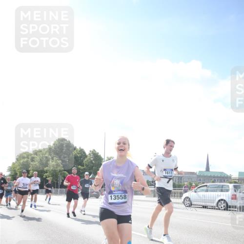 29.06.2025 - hella hamburg halbmarathon Jannik Wohlers http://msf.ph/oto/8147057 29.06.2025 10:00:19 Lombardsbrücke 1568, 1583, 1611, 2236, 2474, 3059, 3141, 3983, 4616, 5418, 6138, 6443, 6714, 6757, 8478, 8632, 8923, 9124, 9553, 9555, 9577, 10074, 10599, 10705, 10746, 11523, 11605, 11623, 12787, 13086, 13376, 13407, 13498, 13558, 14348, 14577, 14673, 15189, 15980, 16093, 16418, 16434, 17087, 17145, 17268, 17852, 18125, 18426, 18450, 18508, 18612, 18762, 18919 meine-sportfotos.de