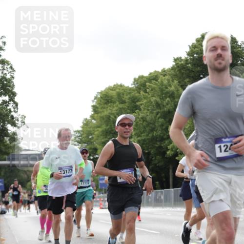 29.06.2025 - hella hamburg halbmarathon Jannik Wohlers http://msf.ph/oto/8147064 29.06.2025 10:11:23 Lombardsbrücke 1328, 1531, 1992, 3363, 4227, 5379, 5605, 7571, 8807, 8810, 9191, 9428, 10042, 10428, 11507, 11917, 12473, 13177, 13203, 13958, 14384, 15945, 17080, 17638, 17774, 17866, 18261, 18278 meine-sportfotos.de