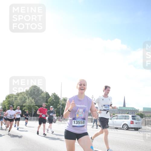 29.06.2025 - hella hamburg halbmarathon Jannik Wohlers http://msf.ph/oto/8147067 29.06.2025 10:00:19 Lombardsbrücke 1568, 1583, 1611, 2236, 2474, 3059, 3141, 3983, 4616, 5418, 6138, 6443, 6714, 6757, 8478, 8632, 8923, 9124, 9553, 9555, 9577, 10074, 10599, 10705, 10746, 11523, 11605, 11623, 12787, 13086, 13376, 13407, 13498, 13558, 14348, 14577, 14673, 15189, 15980, 16093, 16418, 16434, 17087, 17145, 17268, 17852, 18125, 18426, 18450, 18508, 18612, 18762, 18919 meine-sportfotos.de