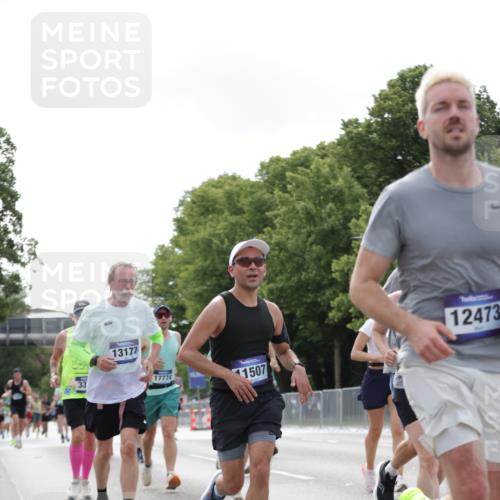 29.06.2025 - hella hamburg halbmarathon Jannik Wohlers http://msf.ph/oto/8147071 29.06.2025 10:11:23 Lombardsbrücke 1328, 1531, 1992, 3363, 4227, 5379, 5605, 7571, 8807, 8810, 9191, 9428, 10042, 10428, 11507, 11917, 12473, 13177, 13203, 13958, 14384, 15945, 17080, 17638, 17774, 17866, 18261, 18278 meine-sportfotos.de
