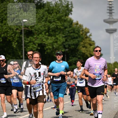 29.06.2025 - hella hamburg halbmarathon Dr. Thomas Lammeyer http://msf.ph/oto/8147077 29.06.2025 10:05:52 Kennedybrücke 1184, 1329, 1464, 1653, 1722, 1724, 1881, 1940, 2591, 2806, 2957, 3039, 3199, 3663, 4322, 4649, 5547, 5602, 5603, 0000, 6327, 6438, 6921, 7189, 7223, 7846, 8191, 8578, 8632, 8926, 9230, 9741, 10074, 10882, 10915 meine-sportfotos.de