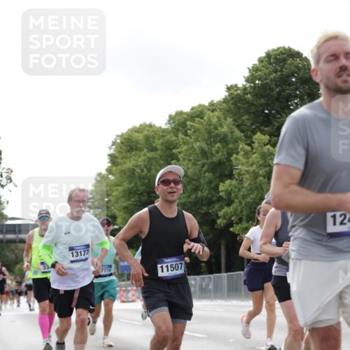 29.06.2025 - hella hamburg halbmarathon Jannik Wohlers http://msf.ph/oto/8147081 29.06.2025 10:11:23 Lombardsbrücke 1328, 1531, 1992, 3363, 4227, 5379, 5605, 7571, 8807, 8810, 9191, 9428, 10042, 10428, 11507, 11917, 12473, 13177, 13203, 13958, 14384, 15945, 17080, 17638, 17774, 17866, 18261, 18278 meine-sportfotos.de