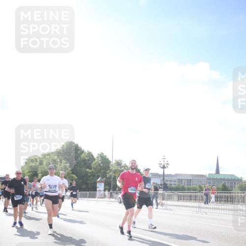29.06.2025 - hella hamburg halbmarathon Jannik Wohlers http://msf.ph/oto/8147085 29.06.2025 10:00:20 Lombardsbrücke 1568, 1583, 1611, 2236, 2474, 3059, 3141, 3983, 4616, 5033, 5418, 6138, 6443, 6714, 6757, 8478, 8632, 8923, 9124, 9553, 9555, 9577, 10074, 10599, 10705, 10746, 11605, 11623, 12787, 12809, 13086, 13376, 13407, 13498, 13558, 14348, 14577, 14673, 15189, 15980, 16093, 16418, 16434, 17087, 17145, 17268, 17852, 18125, 18426, 18450, 18508, 18612, 18762, 18919 meine-sportfotos.de