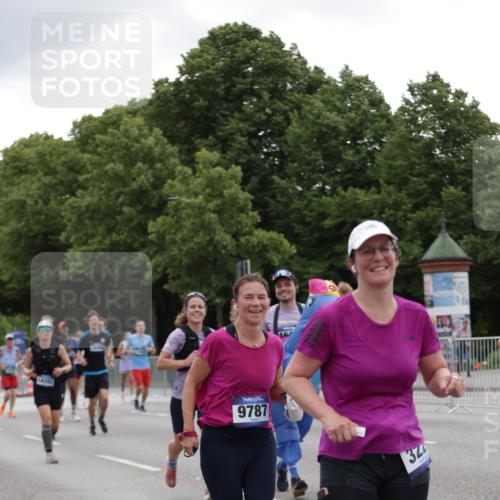 29.06.2025 - hella hamburg halbmarathon Jannik Wohlers http://msf.ph/oto/8147088 29.06.2025 10:48:10 Lombardsbrücke 1142, 1167, 1584, 2195, 2437, 2438, 2475, 2627, 2716, 2909, 3224, 3661, 5010, 7203, 7947, 7948, 8461, 8719, 8760, 8948, 9787, 10059, 10204, 12022, 12152, 12452, 13559, 13814, 13845, 13914, 15489, 15593, 15715, 16498, 16499, 16669, 16693, 16701, 16935, 16974, 17631, 17930, 18282, 18496, 18909, 18967, 19024, 19083, 19135 meine-sportfotos.de