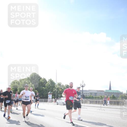 29.06.2025 - hella hamburg halbmarathon Jannik Wohlers http://msf.ph/oto/8147090 29.06.2025 10:00:20 Lombardsbrücke 1568, 1583, 1611, 2236, 2474, 3059, 3141, 3983, 4616, 5033, 5418, 6138, 6443, 6714, 6757, 8478, 8632, 8923, 9124, 9553, 9555, 9577, 10074, 10599, 10705, 10746, 11605, 11623, 12787, 12809, 13086, 13376, 13407, 13498, 13558, 14348, 14577, 14673, 15189, 15980, 16093, 16418, 16434, 17087, 17145, 17268, 17852, 18125, 18426, 18450, 18508, 18612, 18762, 18919 meine-sportfotos.de