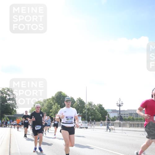 29.06.2025 - hella hamburg halbmarathon Jannik Wohlers http://msf.ph/oto/8147097 29.06.2025 10:00:20 Lombardsbrücke 1568, 1583, 1611, 2236, 2474, 3059, 3141, 3983, 4616, 5033, 5418, 6138, 6443, 6714, 6757, 8478, 8632, 8923, 9124, 9553, 9555, 9577, 10074, 10599, 10705, 10746, 11605, 11623, 12787, 12809, 13086, 13376, 13407, 13498, 13558, 14348, 14577, 14673, 15189, 15980, 16093, 16418, 16434, 17087, 17145, 17268, 17852, 18125, 18426, 18450, 18508, 18612, 18762, 18919 meine-sportfotos.de