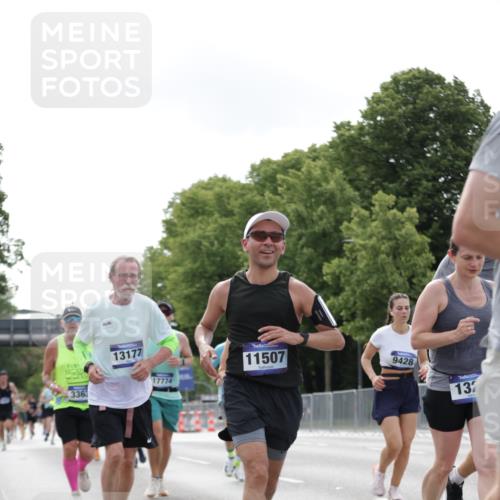 29.06.2025 - hella hamburg halbmarathon Jannik Wohlers http://msf.ph/oto/8147098 29.06.2025 10:11:23 Lombardsbrücke 1328, 1531, 1992, 3363, 4227, 5379, 5605, 7571, 8807, 8810, 9191, 9428, 10042, 10428, 11507, 11917, 12473, 13177, 13203, 13958, 14384, 15945, 17080, 17638, 17774, 17866, 18261, 18278 meine-sportfotos.de