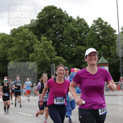 29.06.2025 - hella hamburg halbmarathon Jannik Wohlers http://msf.ph/oto/8147099 29.06.2025 10:48:10 Lombardsbrücke 1142, 1167, 1584, 2195, 2437, 2438, 2475, 2627, 2716, 2909, 3224, 3661, 5010, 7203, 7947, 7948, 8461, 8719, 8760, 8948, 9787, 10059, 10204, 12022, 12152, 12452, 13559, 13814, 13845, 13914, 15489, 15593, 15715, 16498, 16499, 16669, 16693, 16701, 16935, 16974, 17631, 17930, 18282, 18496, 18909, 18967, 19024, 19083, 19135 meine-sportfotos.de