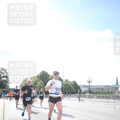 29.06.2025 - hella hamburg halbmarathon Jannik Wohlers http://msf.ph/oto/8147105 29.06.2025 10:00:20 Lombardsbrücke 1568, 1583, 1611, 2236, 2474, 3059, 3141, 3983, 4616, 5033, 5418, 6138, 6443, 6714, 6757, 8478, 8632, 8923, 9124, 9553, 9555, 9577, 10074, 10599, 10705, 10746, 11605, 11623, 12787, 12809, 13086, 13376, 13407, 13498, 13558, 14348, 14577, 14673, 15189, 15980, 16093, 16418, 16434, 17087, 17145, 17268, 17852, 18125, 18426, 18450, 18508, 18612, 18762, 18919 meine-sportfotos.de