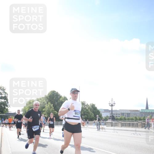 29.06.2025 - hella hamburg halbmarathon Jannik Wohlers http://msf.ph/oto/8147110 29.06.2025 10:00:21 Lombardsbrücke 1583, 1611, 2236, 2474, 3059, 3141, 3983, 4616, 5033, 5418, 6138, 6443, 6714, 6757, 8478, 8632, 8923, 9124, 9553, 9555, 9577, 10074, 10271, 10599, 10705, 10746, 11605, 11623, 12787, 12809, 13086, 13407, 13498, 13558, 14577, 14673, 15980, 16093, 16418, 16434, 17087, 17268, 17852, 18125, 18426, 18450, 18508, 18612, 18762, 18919 meine-sportfotos.de