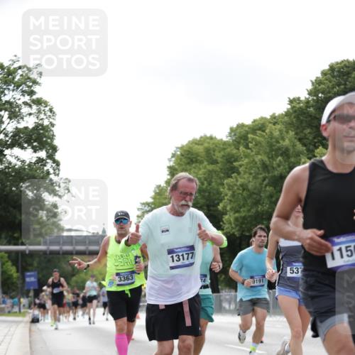 29.06.2025 - hella hamburg halbmarathon Jannik Wohlers http://msf.ph/oto/8147111 29.06.2025 10:11:23 Lombardsbrücke 1328, 1531, 1992, 3363, 4227, 5379, 5605, 7571, 8807, 8810, 9191, 9428, 10042, 10428, 11507, 11917, 12473, 13177, 13203, 13958, 14384, 15945, 17080, 17638, 17774, 17866, 18261, 18278 meine-sportfotos.de