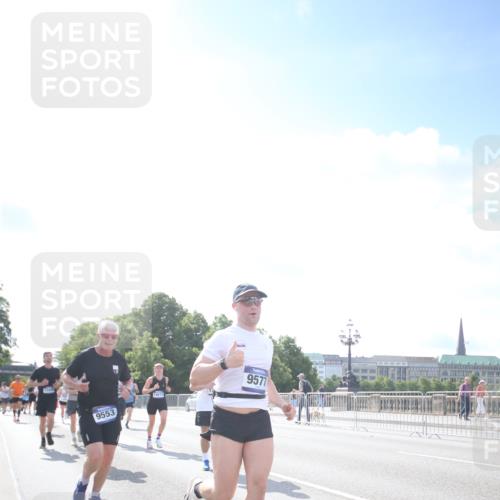 29.06.2025 - hella hamburg halbmarathon Jannik Wohlers http://msf.ph/oto/8147115 29.06.2025 10:00:21 Lombardsbrücke 1583, 1611, 2236, 2474, 3059, 3141, 3983, 4616, 5033, 5418, 6138, 6443, 6714, 6757, 8478, 8632, 8923, 9124, 9553, 9555, 9577, 10074, 10271, 10599, 10705, 10746, 11605, 11623, 12787, 12809, 13086, 13407, 13498, 13558, 14577, 14673, 15980, 16093, 16418, 16434, 17087, 17268, 17852, 18125, 18426, 18450, 18508, 18612, 18762, 18919 meine-sportfotos.de