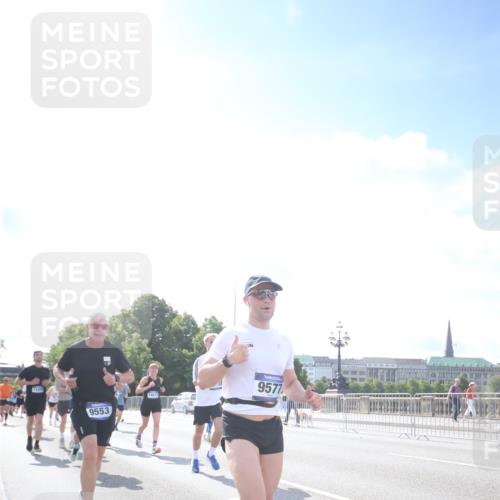 29.06.2025 - hella hamburg halbmarathon Jannik Wohlers http://msf.ph/oto/8147121 29.06.2025 10:00:21 Lombardsbrücke 1583, 1611, 2236, 2474, 3059, 3141, 3983, 4616, 5033, 5418, 6138, 6443, 6714, 6757, 8478, 8632, 8923, 9124, 9553, 9555, 9577, 10074, 10271, 10599, 10705, 10746, 11605, 11623, 12787, 12809, 13086, 13407, 13498, 13558, 14577, 14673, 15980, 16093, 16418, 16434, 17087, 17268, 17852, 18125, 18426, 18450, 18508, 18612, 18762, 18919 meine-sportfotos.de