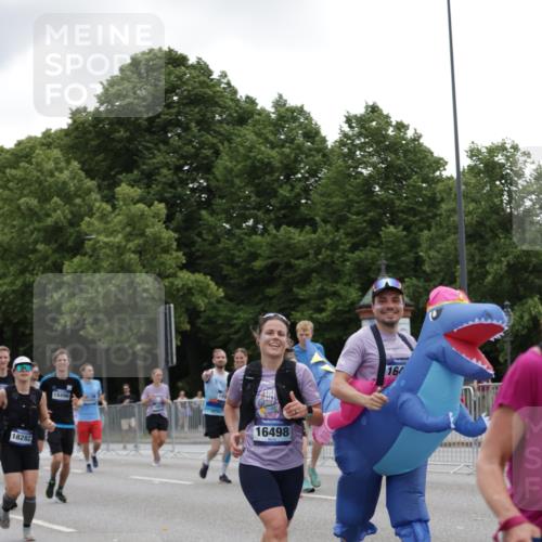 29.06.2025 - hella hamburg halbmarathon Jannik Wohlers http://msf.ph/oto/8147140 29.06.2025 10:48:11 Lombardsbrücke 1142, 1167, 1584, 2195, 2437, 2438, 2475, 2627, 2716, 2909, 3224, 3661, 5010, 7203, 7947, 7948, 8461, 8719, 8760, 9787, 10059, 10204, 10366, 10654, 11776, 12022, 12152, 12452, 13559, 13814, 13845, 13914, 15489, 15593, 15715, 15833, 16498, 16499, 16669, 16693, 16701, 16935, 16974, 17631, 17930, 18282, 18496, 18909, 18967, 19024, 19083, 19135 meine-sportfotos.de