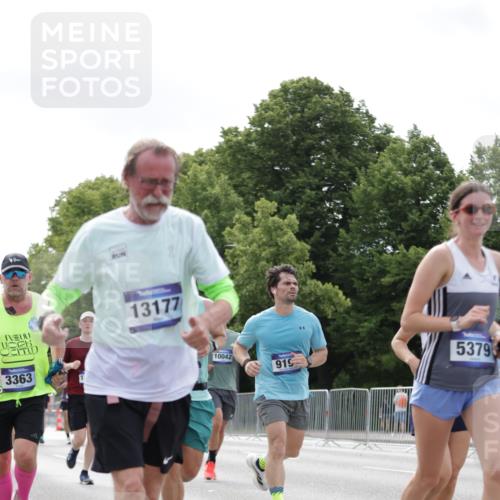 29.06.2025 - hella hamburg halbmarathon Jannik Wohlers http://msf.ph/oto/8147170 29.06.2025 10:11:24 Lombardsbrücke 1328, 1531, 1992, 3363, 4227, 5379, 5605, 7571, 9191, 9428, 10042, 10409, 10428, 11507, 11917, 12473, 13177, 13203, 13542, 13958, 14384, 15945, 17080, 17638, 17774, 17866, 18261, 18278, 18395 meine-sportfotos.de