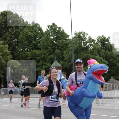 29.06.2025 - hella hamburg halbmarathon Jannik Wohlers http://msf.ph/oto/8147176 29.06.2025 10:48:11 Lombardsbrücke 1142, 1167, 1584, 2195, 2437, 2438, 2475, 2627, 2716, 2909, 3224, 3661, 5010, 7203, 7947, 7948, 8461, 8719, 8760, 9787, 10059, 10204, 10366, 10654, 11776, 12022, 12152, 12452, 13559, 13814, 13845, 13914, 15489, 15593, 15715, 15833, 16498, 16499, 16669, 16693, 16701, 16935, 16974, 17631, 17930, 18282, 18496, 18909, 18967, 19024, 19083, 19135 meine-sportfotos.de