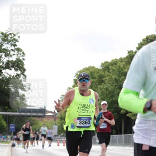 29.06.2025 - hella hamburg halbmarathon Jannik Wohlers http://msf.ph/oto/8147198 29.06.2025 10:11:25 Lombardsbrücke 1328, 1531, 1992, 3363, 4227, 5379, 5605, 7571, 9191, 9428, 10042, 10409, 10428, 11507, 11537, 11917, 12473, 13177, 13203, 13542, 13958, 14384, 15945, 17080, 17638, 17774, 17866, 18261, 18278, 18395 meine-sportfotos.de