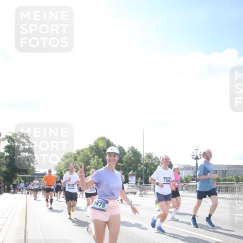 29.06.2025 - hella hamburg halbmarathon Jannik Wohlers http://msf.ph/oto/8147203 29.06.2025 10:00:24 Lombardsbrücke 1583, 1611, 2474, 3059, 3141, 3983, 4616, 5033, 5418, 5870, 6138, 6443, 6714, 6757, 7757, 7759, 7761, 8255, 8326, 8478, 8632, 8923, 9124, 9553, 9555, 9577, 10074, 10271, 10599, 10705, 10746, 11623, 12787, 12809, 13086, 13407, 13498, 13558, 14306, 14577, 14673, 15232, 15284, 15980, 16093, 16434, 16922, 17087, 17268, 17304, 17852, 18125, 18426, 18450, 18485, 18508, 18612, 18762, 18919 meine-sportfotos.de