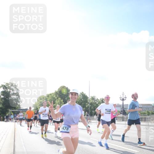 29.06.2025 - hella hamburg halbmarathon Jannik Wohlers http://msf.ph/oto/8147211 29.06.2025 10:00:24 Lombardsbrücke 1583, 1611, 2474, 3059, 3141, 3983, 4616, 5033, 5418, 5870, 6138, 6443, 6714, 6757, 7757, 7759, 7761, 8255, 8326, 8478, 8632, 8923, 9124, 9553, 9555, 9577, 10074, 10271, 10599, 10705, 10746, 11623, 12787, 12809, 13086, 13407, 13498, 13558, 14306, 14577, 14673, 15232, 15284, 15980, 16093, 16434, 16922, 17087, 17268, 17304, 17852, 18125, 18426, 18450, 18485, 18508, 18612, 18762, 18919 meine-sportfotos.de