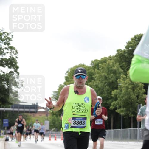 29.06.2025 - hella hamburg halbmarathon Jannik Wohlers http://msf.ph/oto/8147213 29.06.2025 10:11:25 Lombardsbrücke 1328, 1531, 1992, 3363, 4227, 5379, 5605, 7571, 9191, 9428, 10042, 10409, 10428, 11507, 11537, 11917, 12473, 13177, 13203, 13542, 13958, 14384, 15945, 17080, 17638, 17774, 17866, 18261, 18278, 18395 meine-sportfotos.de