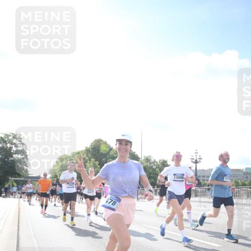 29.06.2025 - hella hamburg halbmarathon Jannik Wohlers http://msf.ph/oto/8147218 29.06.2025 10:00:25 Lombardsbrücke 1583, 1611, 2474, 3059, 3141, 3740, 3983, 4616, 4708, 5033, 5418, 5870, 6138, 6147, 6443, 6714, 6757, 7757, 7759, 7761, 8255, 8326, 8478, 8632, 8923, 9124, 9553, 9555, 9577, 10074, 10271, 10599, 10705, 11623, 12787, 12809, 13086, 13407, 13498, 13558, 14306, 14577, 14673, 15232, 15284, 15980, 16093, 16434, 16922, 17087, 17268, 17304, 17852, 18125, 18426, 18450, 18485, 18508, 18612, 18762, 18919 meine-sportfotos.de