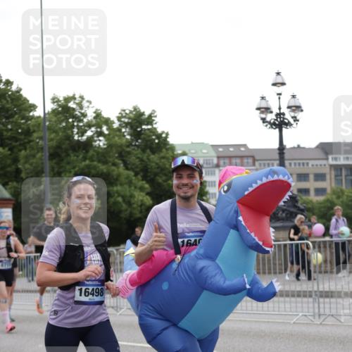 29.06.2025 - hella hamburg halbmarathon Jannik Wohlers http://msf.ph/oto/8147225 29.06.2025 10:48:12 Lombardsbrücke 1142, 1167, 1584, 2437, 2438, 2627, 2716, 3224, 3661, 5010, 7203, 7947, 7948, 8461, 8719, 8760, 9787, 10059, 10204, 10366, 10654, 10656, 11762, 11776, 12152, 12452, 13814, 13845, 13914, 15489, 15593, 15715, 15833, 16498, 16499, 16669, 16693, 16701, 16935, 16974, 17631, 17930, 18282, 18496, 18909, 18967, 19024, 19083, 19135 meine-sportfotos.de