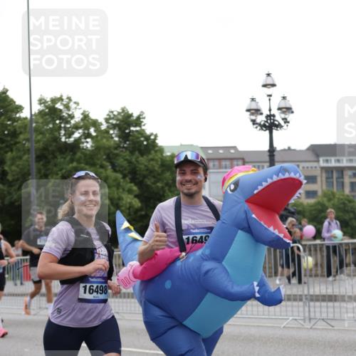 29.06.2025 - hella hamburg halbmarathon Jannik Wohlers http://msf.ph/oto/8147231 29.06.2025 10:48:12 Lombardsbrücke 1142, 1167, 1584, 2437, 2438, 2627, 2716, 3224, 3661, 5010, 7203, 7947, 7948, 8461, 8719, 8760, 9787, 10059, 10204, 10366, 10654, 10656, 11762, 11776, 12152, 12452, 13814, 13845, 13914, 15489, 15593, 15715, 15833, 16498, 16499, 16669, 16693, 16701, 16935, 16974, 17631, 17930, 18282, 18496, 18909, 18967, 19024, 19083, 19135 meine-sportfotos.de