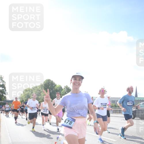 29.06.2025 - hella hamburg halbmarathon Jannik Wohlers http://msf.ph/oto/8147233 29.06.2025 10:00:25 Lombardsbrücke 1583, 1611, 2474, 3059, 3141, 3740, 3983, 4616, 4708, 5033, 5418, 5870, 6138, 6147, 6443, 6714, 6757, 7757, 7759, 7761, 8255, 8326, 8478, 8632, 8923, 9124, 9553, 9555, 9577, 10074, 10271, 10599, 10705, 11623, 12787, 12809, 13086, 13407, 13498, 13558, 14306, 14577, 14673, 15232, 15284, 15980, 16093, 16434, 16922, 17087, 17268, 17304, 17852, 18125, 18426, 18450, 18485, 18508, 18612, 18762, 18919 meine-sportfotos.de