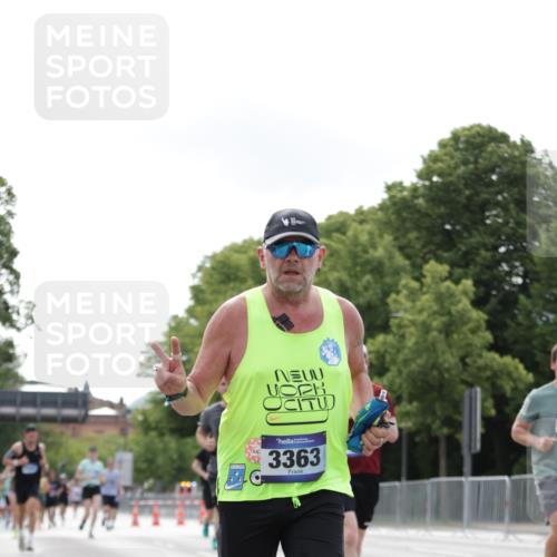29.06.2025 - hella hamburg halbmarathon Jannik Wohlers http://msf.ph/oto/8147235 29.06.2025 10:11:26 Lombardsbrücke 1328, 1531, 1992, 3363, 4227, 5379, 5605, 7571, 9191, 9428, 10042, 10409, 10428, 11507, 11537, 11917, 12473, 13177, 13203, 13542, 13958, 14384, 15945, 17080, 17638, 17774, 17866, 18261, 18278, 18395 meine-sportfotos.de