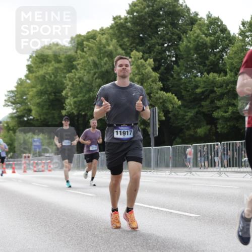 29.06.2025 - hella hamburg halbmarathon Jannik Wohlers http://msf.ph/oto/8147241 29.06.2025 10:11:28 Lombardsbrücke 1328, 1992, 3363, 4227, 5379, 5605, 7571, 9191, 9428, 10042, 10409, 10428, 11507, 11537, 11917, 12473, 13177, 13542, 13958, 14384, 15945, 17080, 17638, 17774, 17866, 18261, 18395 meine-sportfotos.de