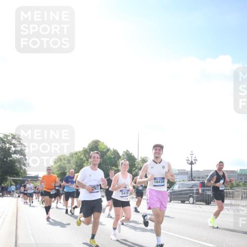 29.06.2025 - hella hamburg halbmarathon Jannik Wohlers http://msf.ph/oto/8147247 29.06.2025 10:00:25 Lombardsbrücke 1583, 1611, 2474, 3059, 3141, 3740, 3983, 4616, 4708, 5033, 5418, 5870, 6138, 6147, 6443, 6714, 6757, 7757, 7759, 7761, 8255, 8326, 8478, 8632, 8923, 9124, 9553, 9555, 9577, 10074, 10271, 10599, 10705, 11623, 12787, 12809, 13086, 13407, 13498, 13558, 14306, 14577, 14673, 15232, 15284, 15980, 16093, 16434, 16922, 17087, 17268, 17304, 17852, 18125, 18426, 18450, 18485, 18508, 18612, 18762, 18919 meine-sportfotos.de