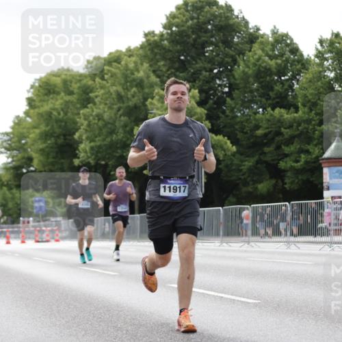 29.06.2025 - hella hamburg halbmarathon Jannik Wohlers http://msf.ph/oto/8147256 29.06.2025 10:11:28 Lombardsbrücke 1328, 1992, 3363, 4227, 5379, 5605, 7571, 9191, 9428, 10042, 10409, 10428, 11507, 11537, 11917, 12473, 13177, 13542, 13958, 14384, 15945, 17080, 17638, 17774, 17866, 18261, 18395 meine-sportfotos.de