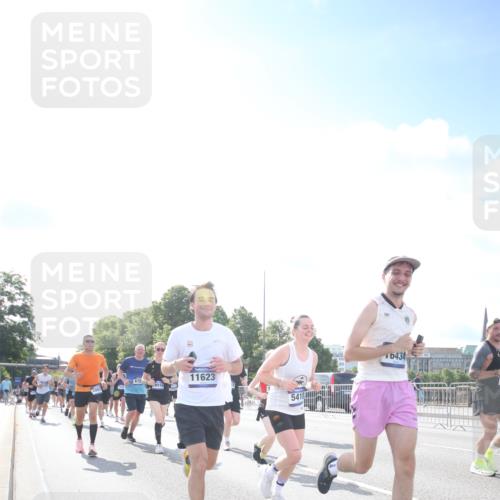 29.06.2025 - hella hamburg halbmarathon Jannik Wohlers http://msf.ph/oto/8147264 29.06.2025 10:00:26 Lombardsbrücke 1583, 1611, 2474, 3059, 3141, 3740, 3983, 4616, 4708, 5033, 5418, 5870, 6138, 6147, 6443, 6714, 6757, 7757, 7759, 7761, 8255, 8326, 8478, 8632, 8923, 9124, 9553, 9555, 9577, 10074, 10271, 10599, 10705, 11623, 12787, 12809, 13086, 13407, 13498, 13558, 14306, 14577, 14673, 15232, 15284, 16093, 16434, 16922, 17087, 17268, 17304, 17852, 18125, 18426, 18450, 18485, 18508, 18612, 18762, 18919 meine-sportfotos.de