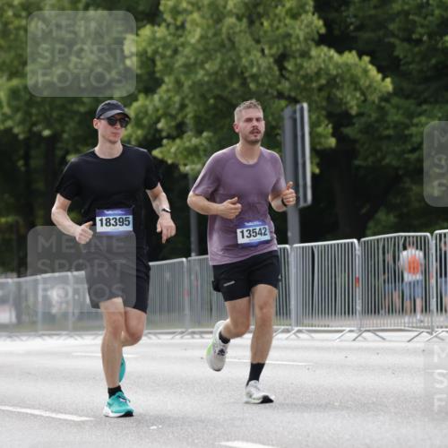 29.06.2025 - hella hamburg halbmarathon Jannik Wohlers http://msf.ph/oto/8147275 29.06.2025 10:11:29 Lombardsbrücke 1328, 1992, 3363, 4227, 5379, 5605, 7571, 9191, 9428, 10042, 10409, 10428, 11507, 11537, 11917, 12473, 13177, 13542, 13958, 14384, 15945, 17638, 17774, 18261, 18395 meine-sportfotos.de