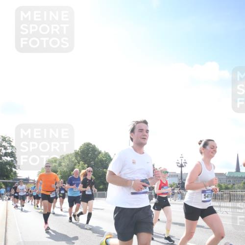 29.06.2025 - hella hamburg halbmarathon Jannik Wohlers http://msf.ph/oto/8147277 29.06.2025 10:00:26 Lombardsbrücke 1583, 1611, 2474, 3059, 3141, 3740, 3983, 4616, 4708, 5033, 5418, 5870, 6138, 6147, 6443, 6714, 6757, 7757, 7759, 7761, 8255, 8326, 8478, 8632, 8923, 9124, 9553, 9555, 9577, 10074, 10271, 10599, 10705, 11623, 12787, 12809, 13086, 13407, 13498, 13558, 14306, 14577, 14673, 15232, 15284, 16093, 16434, 16922, 17087, 17268, 17304, 17852, 18125, 18426, 18450, 18485, 18508, 18612, 18762, 18919 meine-sportfotos.de