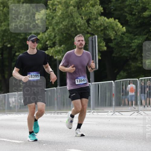 29.06.2025 - hella hamburg halbmarathon Jannik Wohlers http://msf.ph/oto/8147282 29.06.2025 10:11:29 Lombardsbrücke 1328, 1992, 3363, 4227, 5379, 5605, 7571, 9191, 9428, 10042, 10409, 10428, 11507, 11537, 11917, 12473, 13177, 13542, 13958, 14384, 15945, 17638, 17774, 18261, 18395 meine-sportfotos.de