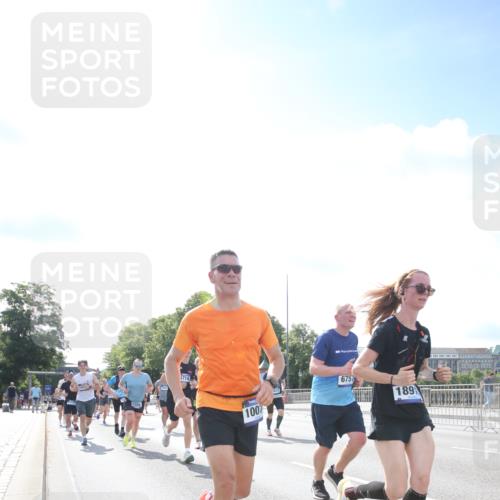 29.06.2025 - hella hamburg halbmarathon Jannik Wohlers http://msf.ph/oto/8147292 29.06.2025 10:00:28 Lombardsbrücke 1611, 1726, 3059, 3141, 3740, 3983, 4616, 4708, 5033, 5418, 5870, 6147, 6531, 6714, 6757, 7658, 7757, 7759, 7761, 8255, 8326, 8478, 8632, 8923, 9124, 9553, 9555, 9577, 10074, 10271, 10705, 11623, 12196, 12787, 12809, 13086, 13287, 13407, 13498, 13558, 14306, 14577, 14673, 15232, 15284, 15527, 16093, 16434, 16922, 17087, 17268, 17304, 17852, 18125, 18426, 18450, 18452, 18485, 18508, 18612, 18762, 18919 meine-sportfotos.de