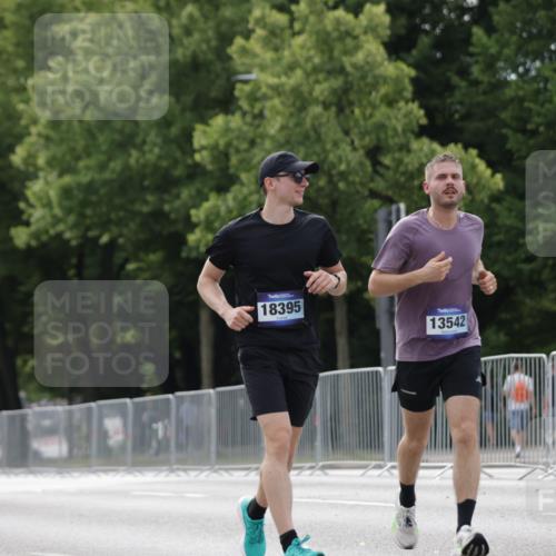 29.06.2025 - hella hamburg halbmarathon Jannik Wohlers http://msf.ph/oto/8147305 29.06.2025 10:11:30 Lombardsbrücke 1328, 1992, 3363, 4227, 5379, 5605, 7571, 9191, 9428, 10042, 10409, 11507, 11537, 11917, 12473, 13171, 13177, 13542, 13958, 14384, 15945, 16976, 17638, 17774, 18261, 18395 meine-sportfotos.de