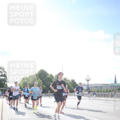 29.06.2025 - hella hamburg halbmarathon Jannik Wohlers http://msf.ph/oto/8147310 29.06.2025 10:00:29 Lombardsbrücke 1611, 1726, 3059, 3141, 3625, 3740, 3983, 4238, 4616, 4708, 5033, 5418, 5870, 6147, 6531, 6714, 6757, 7658, 7757, 7759, 7761, 8255, 8326, 8478, 8632, 8923, 9124, 9553, 9555, 9577, 10074, 10271, 10705, 11623, 12196, 12787, 12809, 13086, 13287, 13407, 13498, 13558, 14306, 14577, 14673, 15232, 15284, 15527, 16093, 16434, 16922, 17087, 17268, 17304, 17852, 18125, 18426, 18450, 18452, 18485, 18508, 18612, 18919 meine-sportfotos.de
