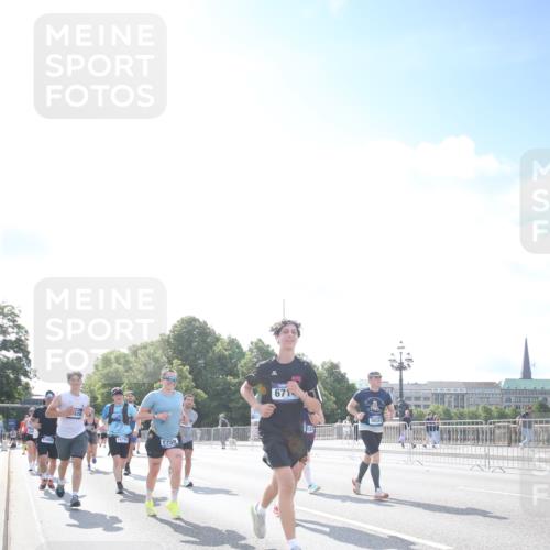 29.06.2025 - hella hamburg halbmarathon Jannik Wohlers http://msf.ph/oto/8147315 29.06.2025 10:00:29 Lombardsbrücke 1611, 1726, 3059, 3141, 3625, 3740, 3983, 4238, 4616, 4708, 5033, 5418, 5870, 6147, 6531, 6714, 6757, 7658, 7757, 7759, 7761, 8255, 8326, 8478, 8632, 8923, 9124, 9553, 9555, 9577, 10074, 10271, 10705, 11623, 12196, 12787, 12809, 13086, 13287, 13407, 13498, 13558, 14306, 14577, 14673, 15232, 15284, 15527, 16093, 16434, 16922, 17087, 17268, 17304, 17852, 18125, 18426, 18450, 18452, 18485, 18508, 18612, 18919 meine-sportfotos.de