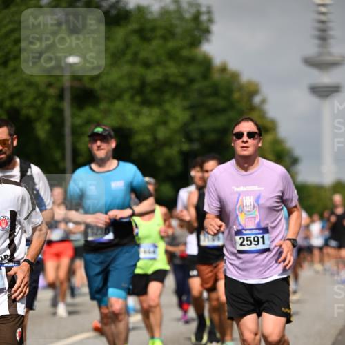 29.06.2025 - hella hamburg halbmarathon Dr. Thomas Lammeyer http://msf.ph/oto/8147324 29.06.2025 10:05:53 Kennedybrücke 1184, 1329, 1364, 1464, 1653, 1722, 1724, 1881, 1940, 2591, 2806, 2957, 3039, 3199, 4322, 4649, 5547, 5602, 5603, 0000, 6327, 6438, 6921, 7189, 7223, 7846, 8191, 8578, 8632, 8926, 9230, 9741, 10074, 10882, 10915 meine-sportfotos.de
