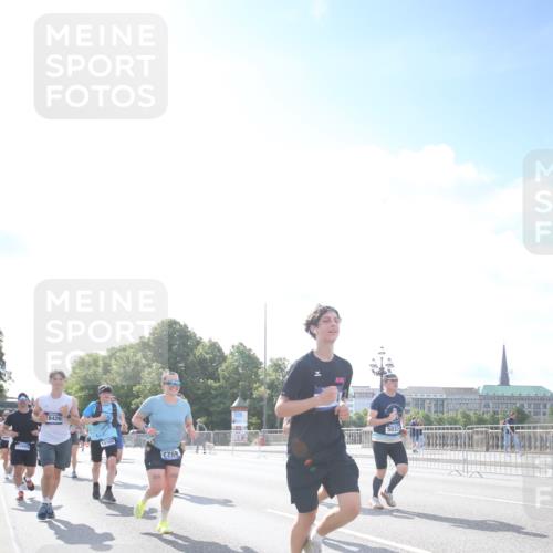 29.06.2025 - hella hamburg halbmarathon Jannik Wohlers http://msf.ph/oto/8147328 29.06.2025 10:00:29 Lombardsbrücke 1611, 1726, 3059, 3141, 3625, 3740, 3983, 4238, 4616, 4708, 5033, 5418, 5870, 6147, 6531, 6714, 6757, 7658, 7757, 7759, 7761, 8255, 8326, 8478, 8632, 8923, 9124, 9553, 9555, 9577, 10074, 10271, 10705, 11623, 12196, 12787, 12809, 13086, 13287, 13407, 13498, 13558, 14306, 14577, 14673, 15232, 15284, 15527, 16093, 16434, 16922, 17087, 17268, 17304, 17852, 18125, 18426, 18450, 18452, 18485, 18508, 18612, 18919 meine-sportfotos.de