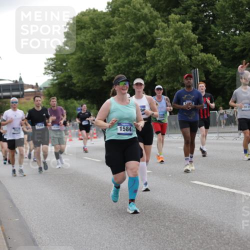 29.06.2025 - hella hamburg halbmarathon Jannik Wohlers http://msf.ph/oto/8147331 29.06.2025 10:48:16 Lombardsbrücke 1142, 1167, 1584, 2437, 2438, 2716, 3224, 5010, 7203, 7947, 7948, 8719, 8760, 9552, 9787, 10059, 10204, 10366, 10524, 10654, 10656, 11364, 11365, 11762, 11776, 11861, 13814, 13845, 13914, 15489, 15715, 15833, 16042, 16498, 16499, 16701, 16974, 17631, 18282, 18496, 18909, 18967, 19024, 19083, 19135 meine-sportfotos.de