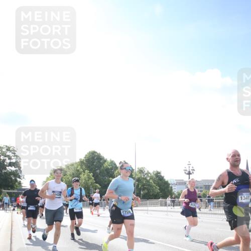 29.06.2025 - hella hamburg halbmarathon Jannik Wohlers http://msf.ph/oto/8147333 29.06.2025 10:00:30 Lombardsbrücke 1611, 1726, 3059, 3141, 3625, 3740, 3983, 4238, 4616, 4708, 5033, 5418, 5870, 6147, 6531, 6714, 6757, 7658, 7757, 7759, 7761, 8255, 8326, 8478, 8632, 8923, 9124, 9553, 9555, 9577, 10074, 10188, 10271, 10705, 11623, 12196, 12206, 12261, 12787, 12809, 13086, 13287, 13407, 13498, 14306, 14577, 14673, 15232, 15284, 15527, 16093, 16434, 16922, 17087, 17268, 17304, 17852, 18125, 18426, 18450, 18452, 18485, 18508, 18612, 18759, 18919 meine-sportfotos.de